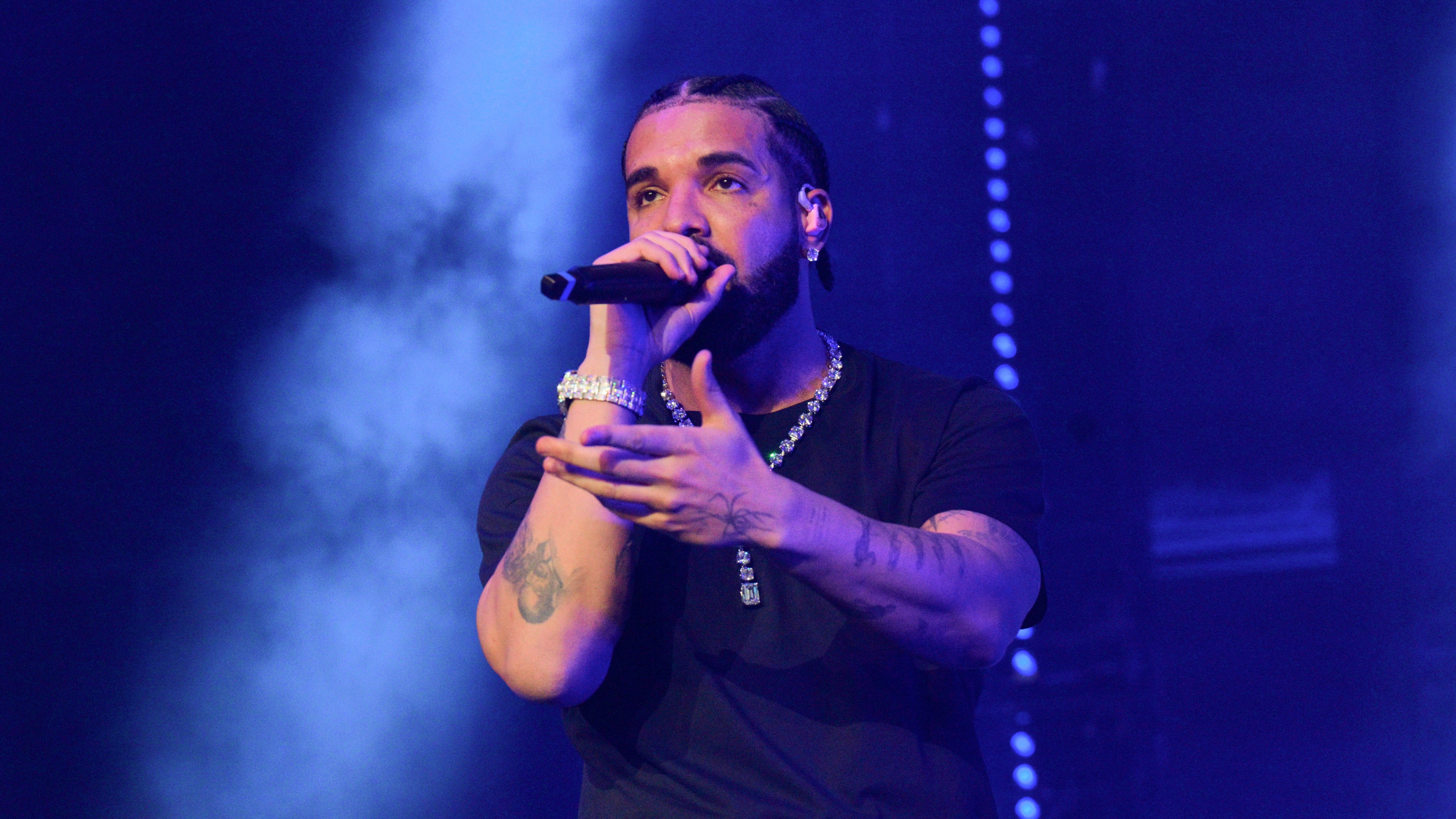 Drake References Kendrick Lamar’s “Euphoria” During “Drizzmas Giveaway” Stream #Drake