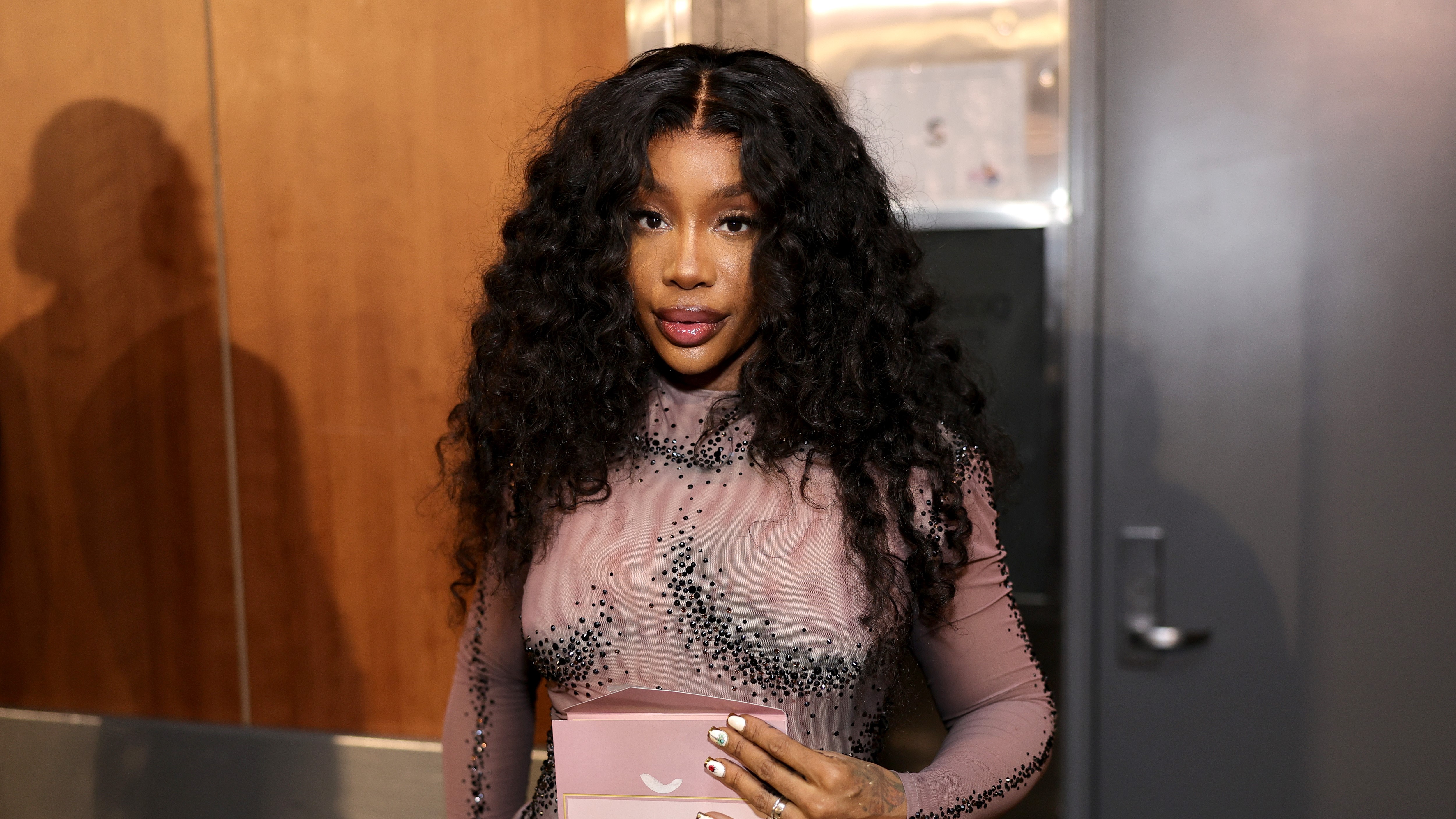 Social Media Reacts As SZA Tries And Fails To Help Fan With Math Homework #SZA