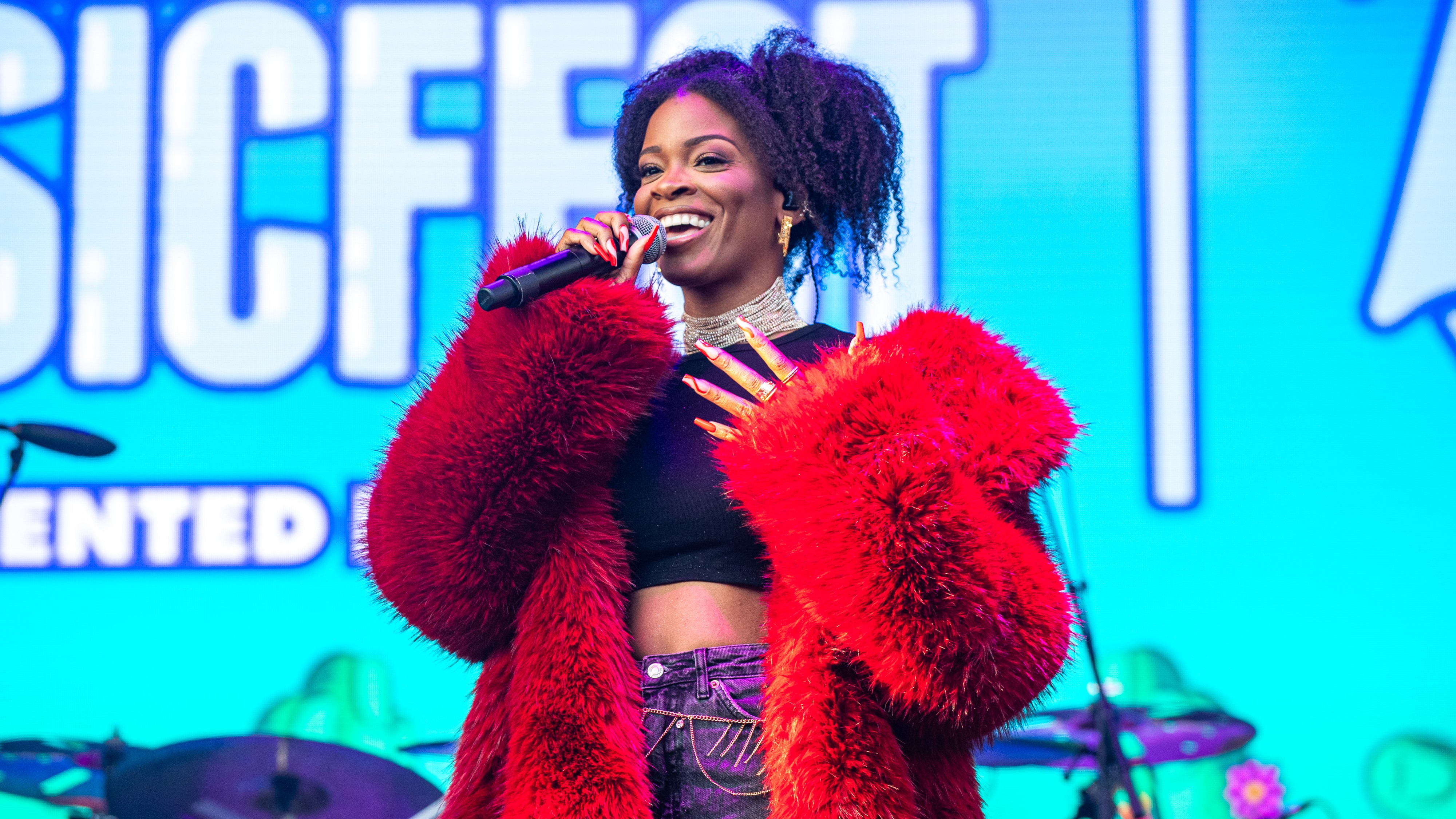 Ari Lennox Seeks Exit from Dreamville and Interscope, Accuses Labels of Deception and Manipulation thumbnail