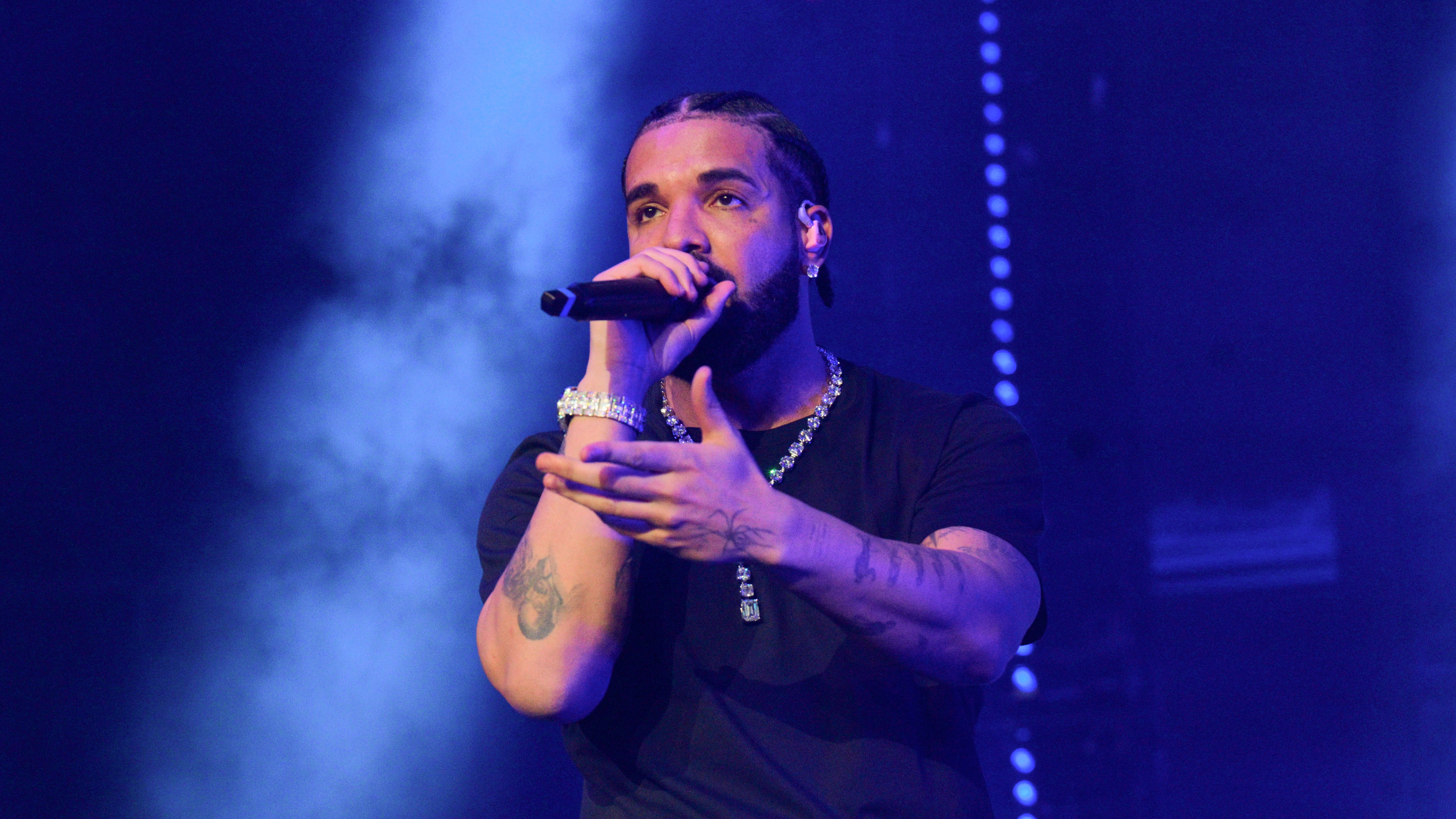 Drake's Wireless Festival Sellout Highlights His Unstoppable Global Influence thumbnail