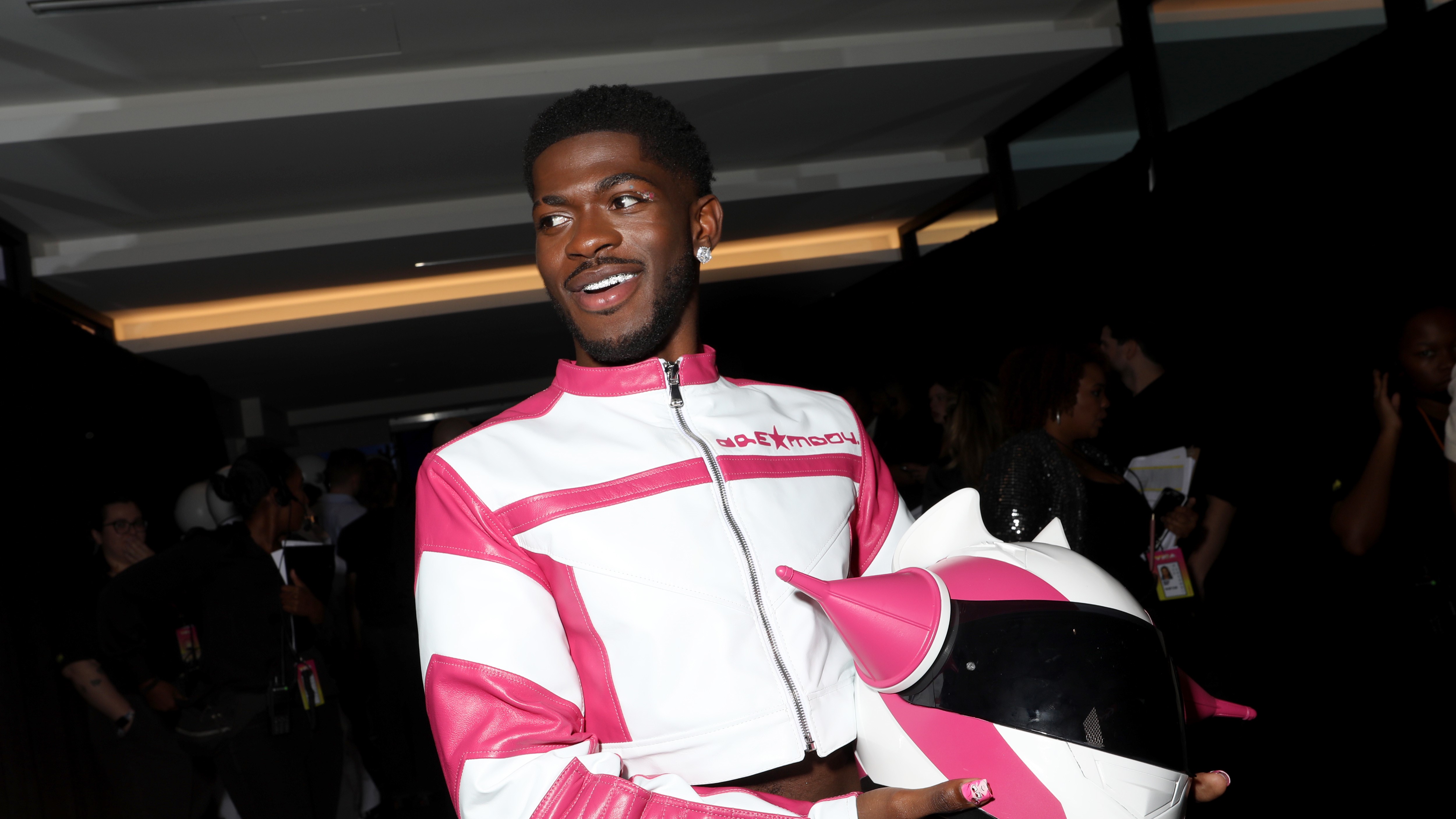 Lil Nas X Accused Of Stealing Cover Art For His Upcoming Single "Light Again!" thumbnail