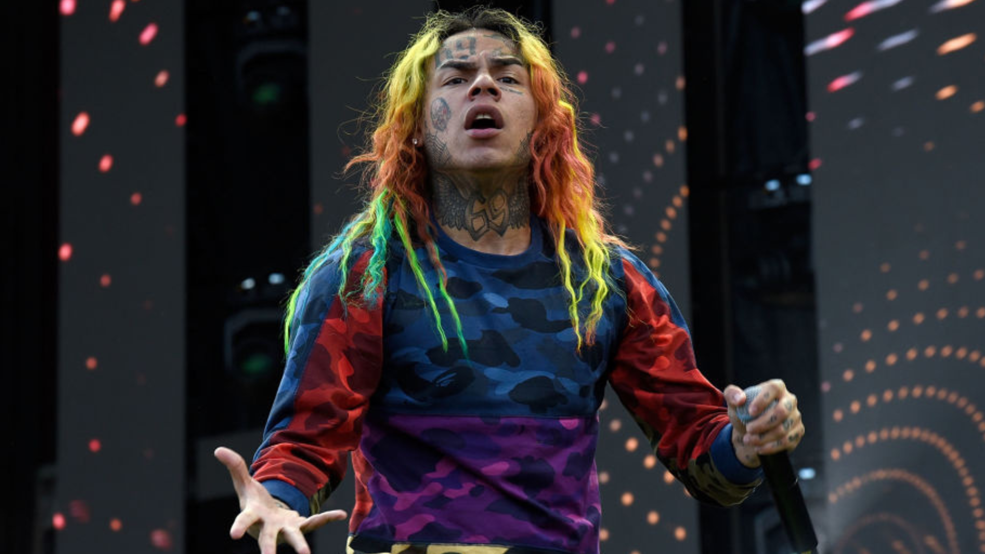 6ix9ine Files $1 Million Lawsuit Against LA Fitness thumbnail