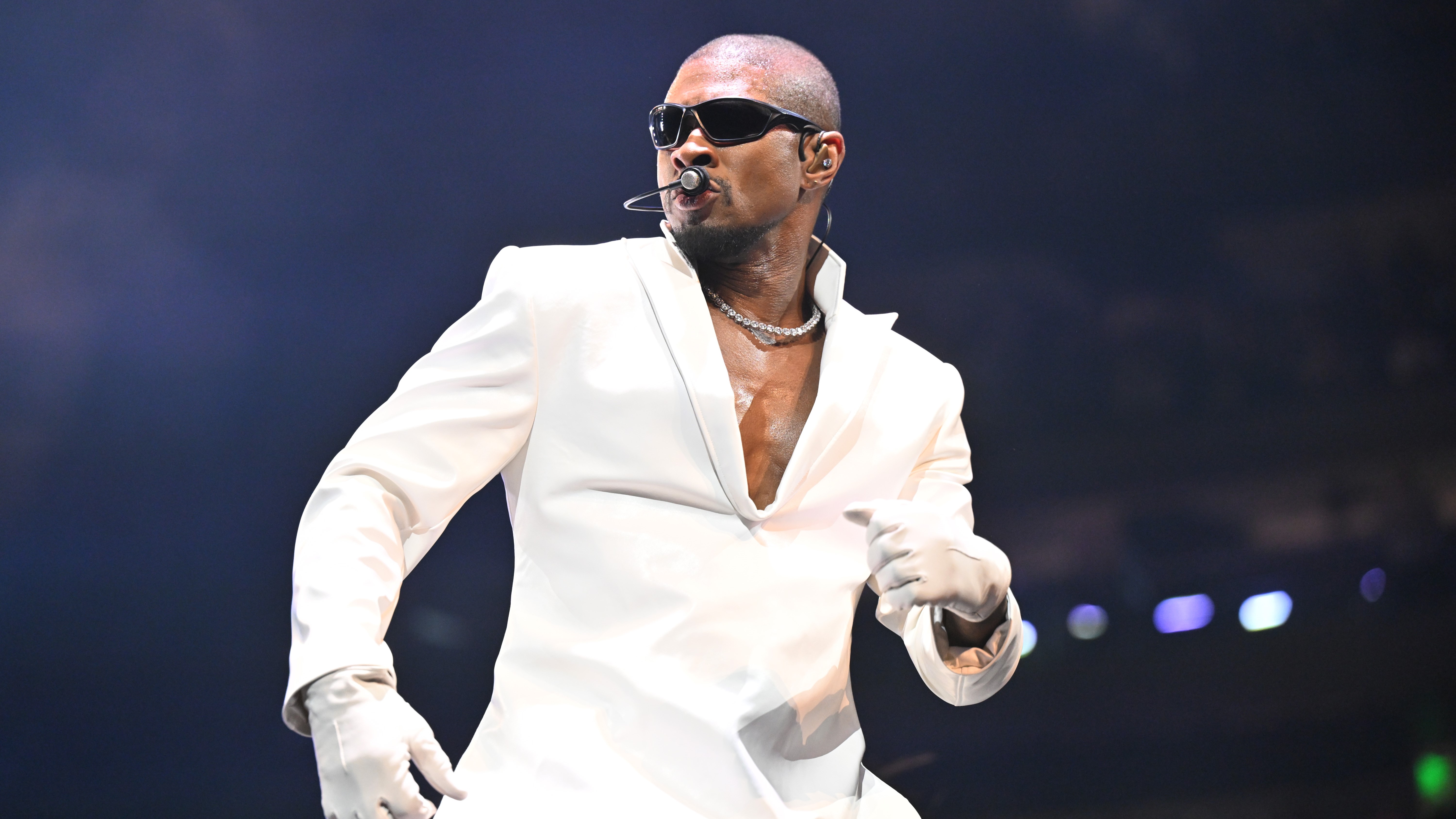 Usher Adds Two Brooklyn Dates to His "PAST PRESENT FUTURE Tour" thumbnail