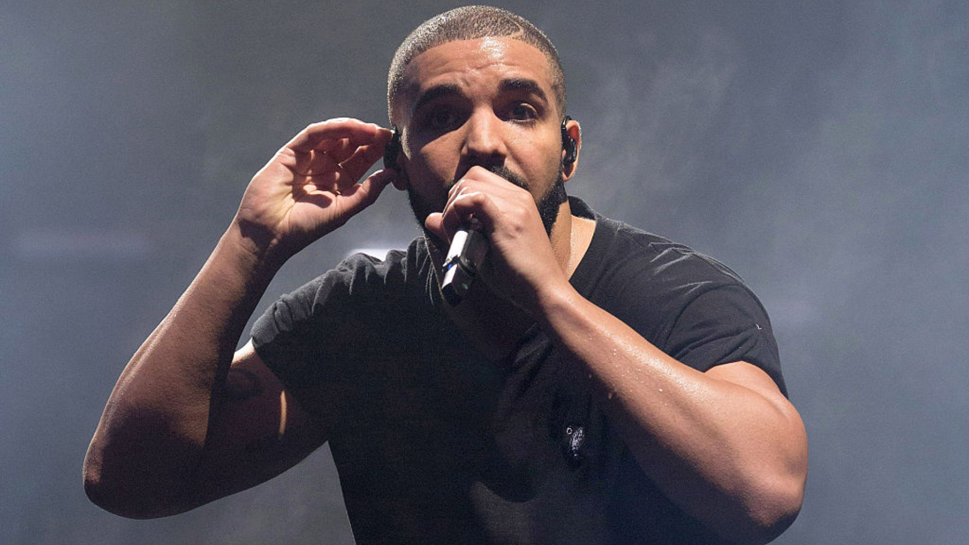 Drake Set to Dominate Wireless Festival with Three-Day Headline Performance in London thumbnail