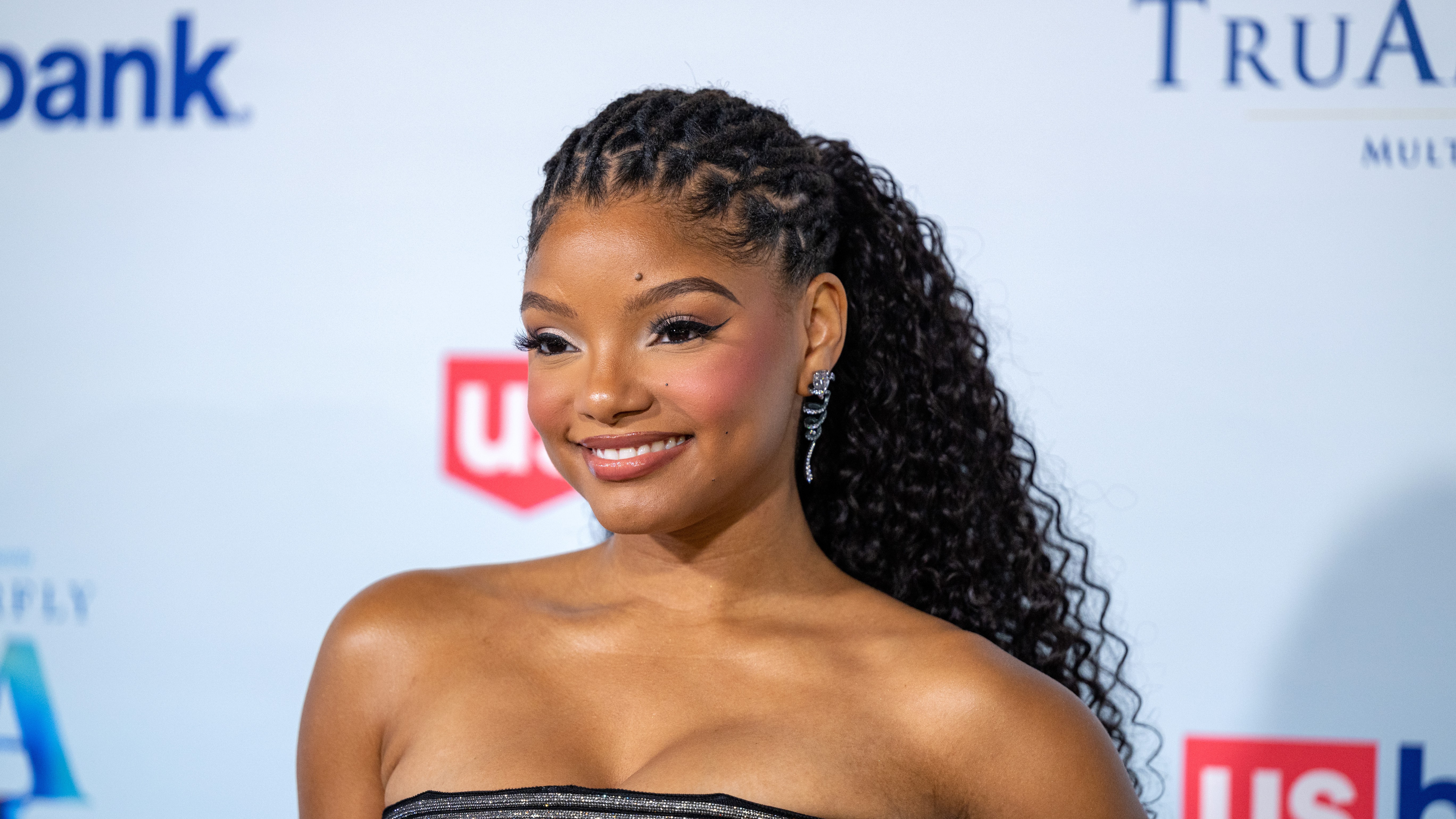 Halle Bailey Admits She "Maybe" Took Things Too Far After Seeing Halo On Kai Cenat's Livestream thumbnail