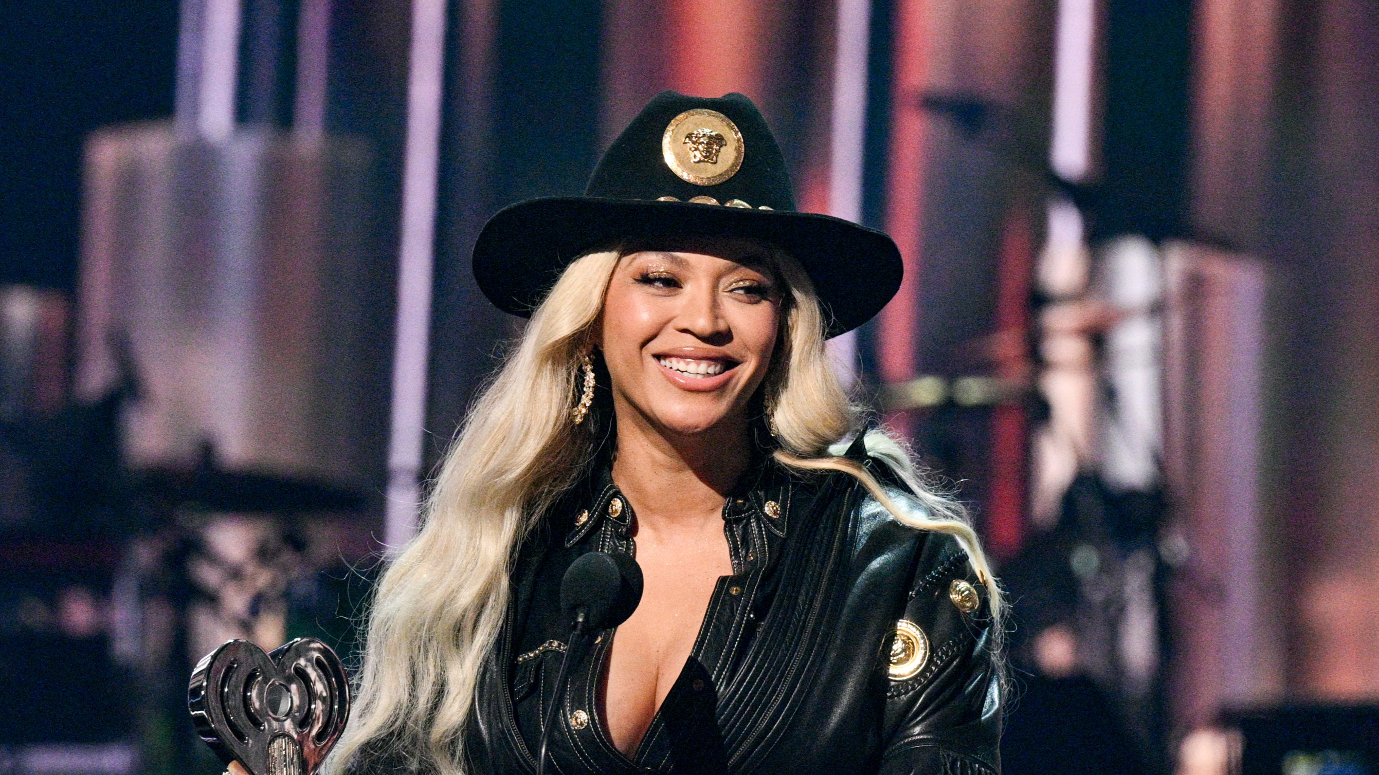 Beyoncé's 'COWBOY CARTER' To Compete In Country Categories At 67th Annual Grammys thumbnail