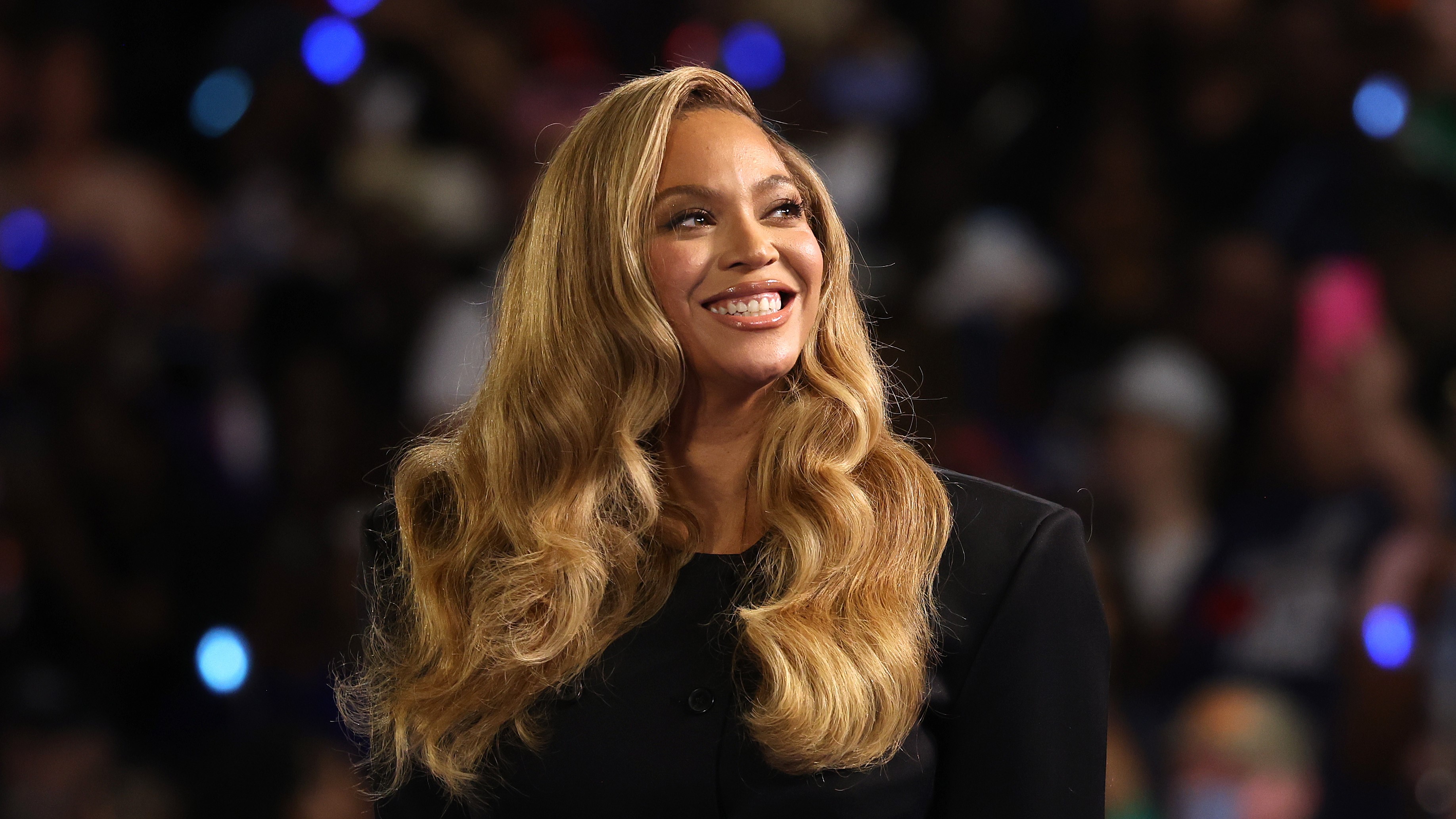 Beyoncé Supports Kamala Harris at Houston Rally, Calls for a "New Song" for Change thumbnail