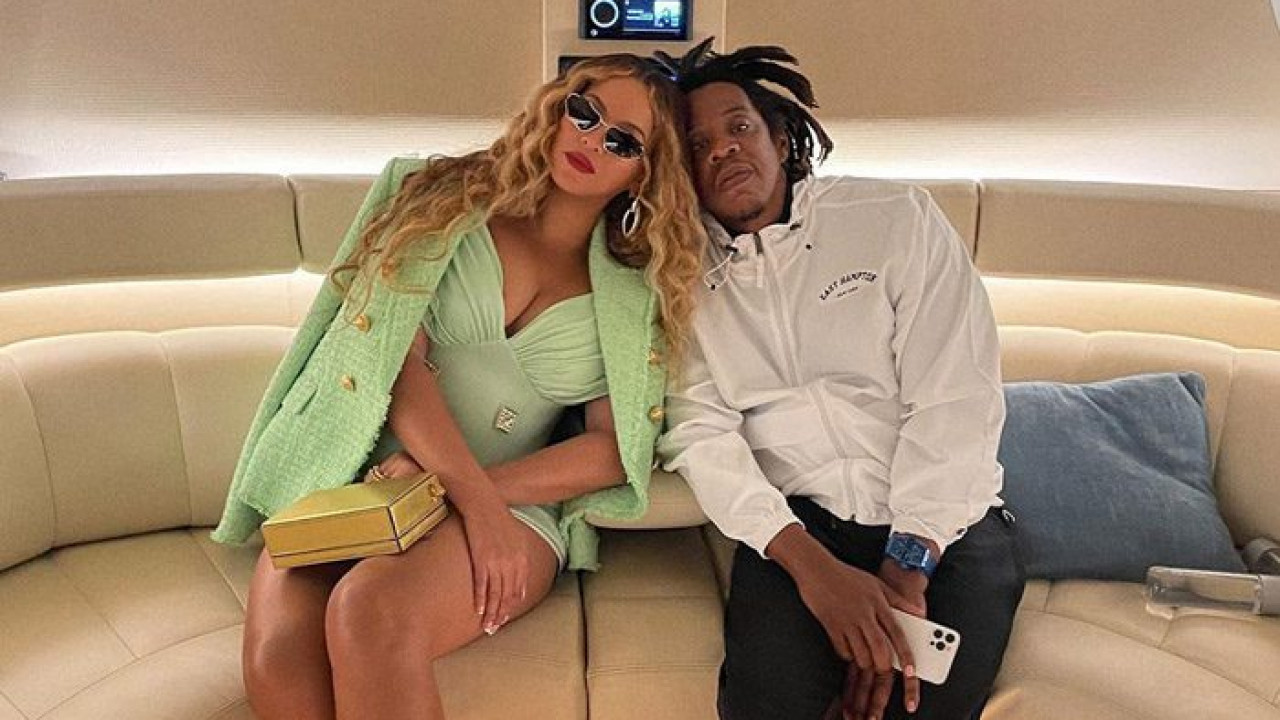 Beyoncé and JAY-Z Vacation on $400 Million Yacht