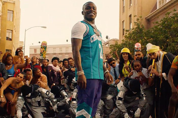 The jersey Adidas NBA DaBaby in her video clip BOP on Broadway (Hip Hop  Music)