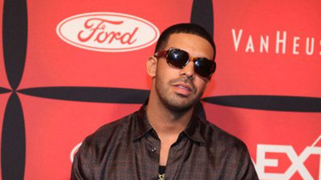 Drake Charges Into Super Bowl Weekend