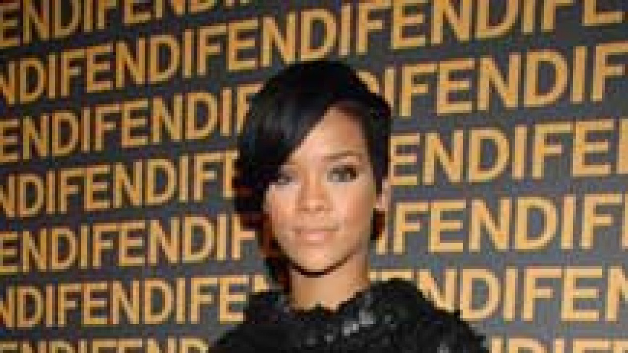 Rihanna at Cesare Paciotti Store in Paris February 29, 2008 – Star