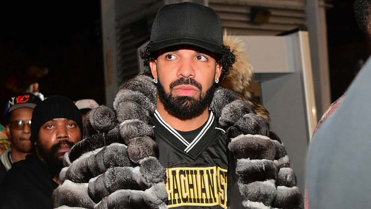 DRAKE JUST DROPPED A MILLION DOLLAR BET ON THE CHIEFS TOMORROW 👀  (@champagnepapi)